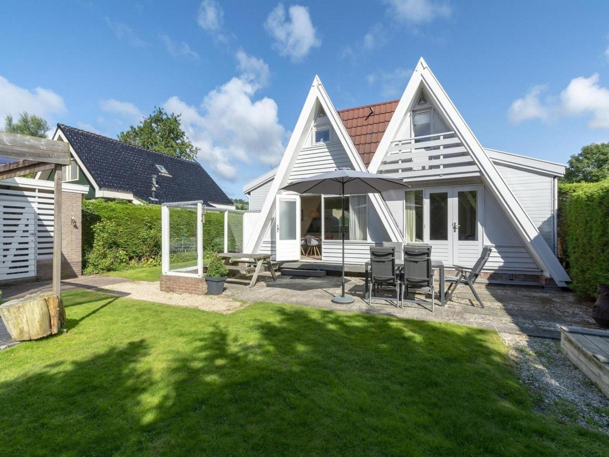 Cozy Holiday Home With Garden Sint Maartensvlotbrug Екстериор снимка