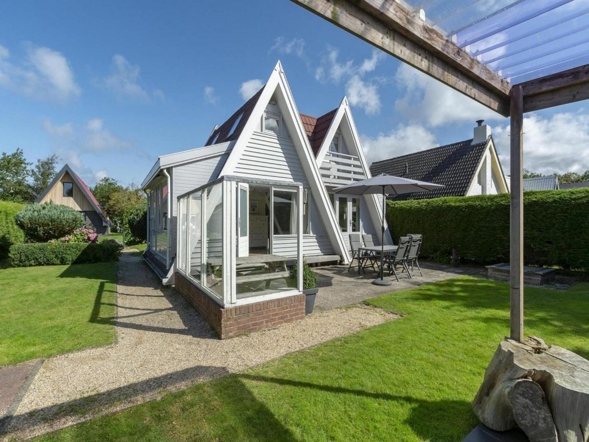 Cozy Holiday Home With Garden Sint Maartensvlotbrug Екстериор снимка