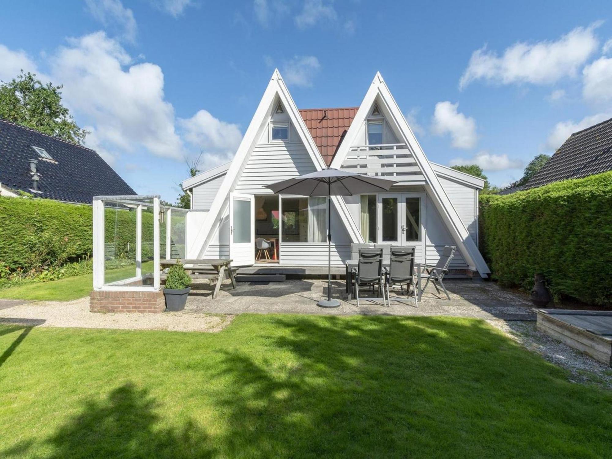 Cozy Holiday Home With Garden Sint Maartensvlotbrug Екстериор снимка