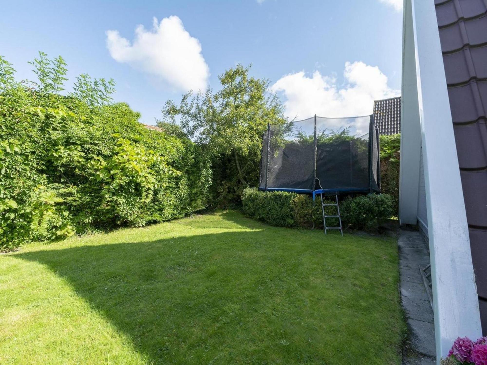 Cozy Holiday Home With Garden Sint Maartensvlotbrug Екстериор снимка