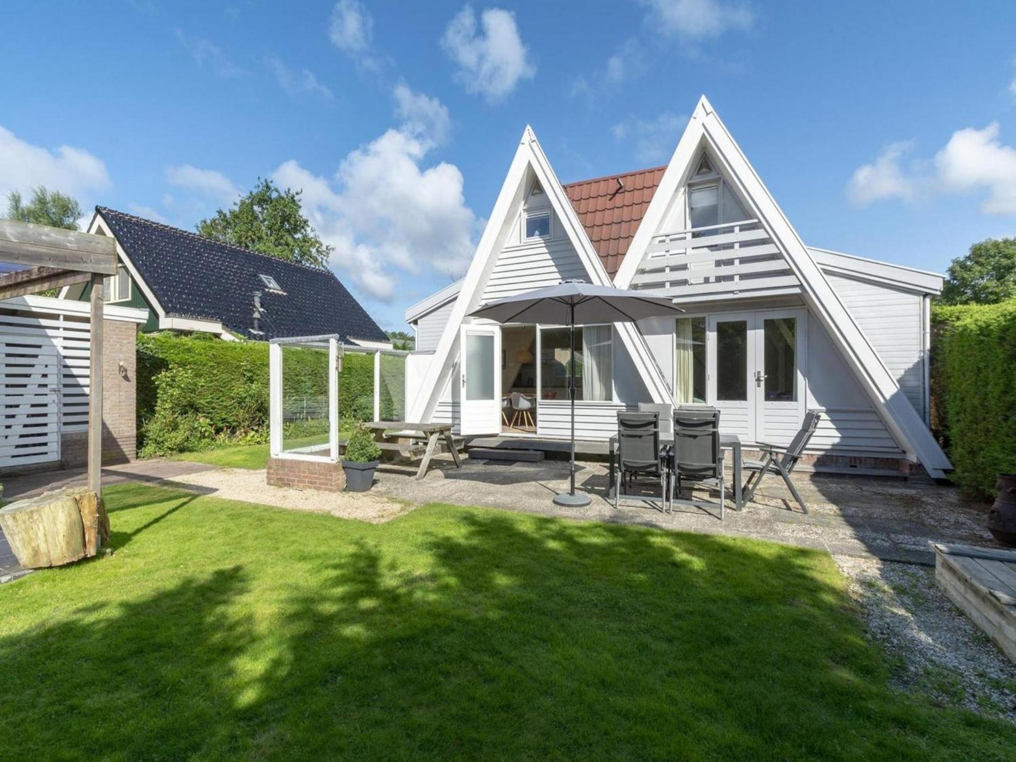 Cozy Holiday Home With Garden Sint Maartensvlotbrug Екстериор снимка