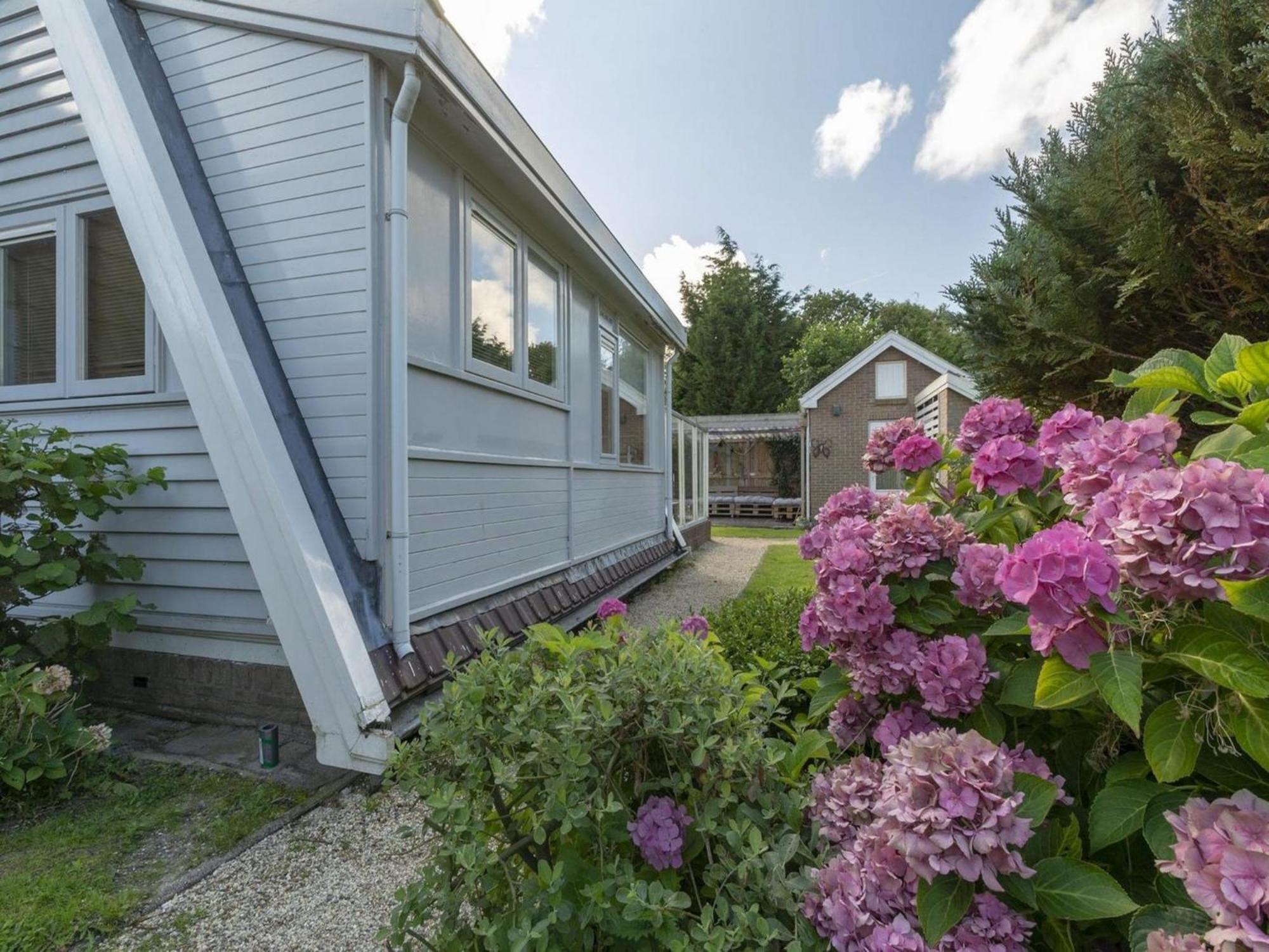 Cozy Holiday Home With Garden Sint Maartensvlotbrug Екстериор снимка