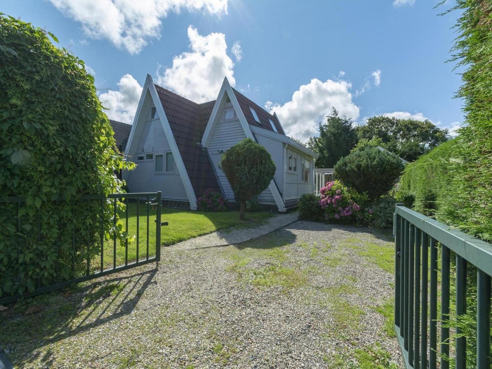 Cozy Holiday Home With Garden Sint Maartensvlotbrug Екстериор снимка